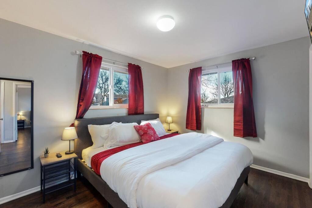 Large Remodeled Home With 5 Bedrooms 4 King Bed Centennial Ngoại thất bức ảnh